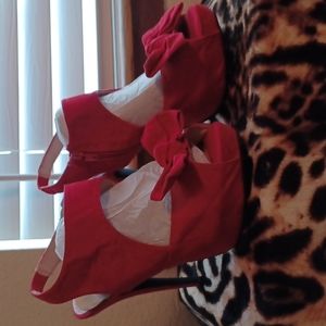Red hot heels size 10